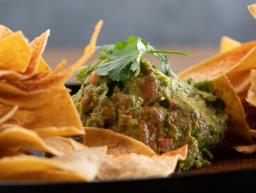 GUACAMOLE & CHIPS